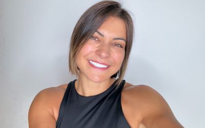 Cernes violacées ? Découvrez 1 massage des yeux simple et efficace